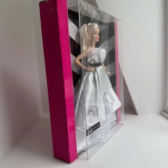 Barbie 60th Anniversary Signature Doll in Sparkling Silver and White - collector - Picture 3 of 6